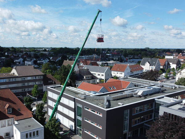 Glasreinigung mit Kran